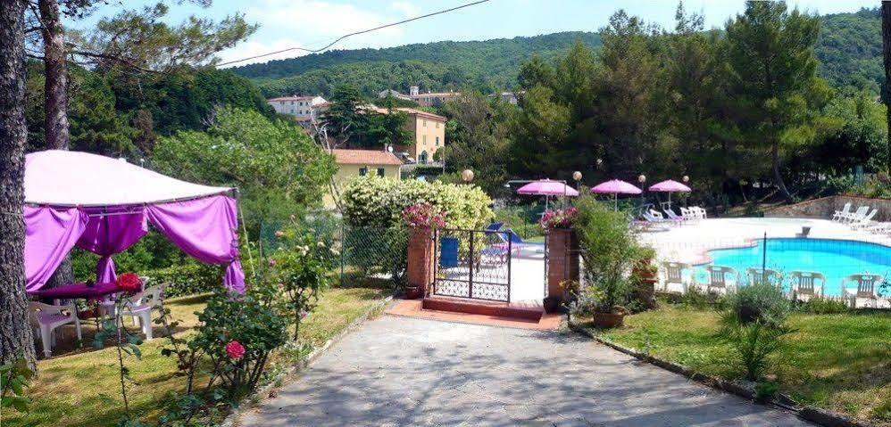 Hotel Il Poggetto Castellina Marittima Exterior foto